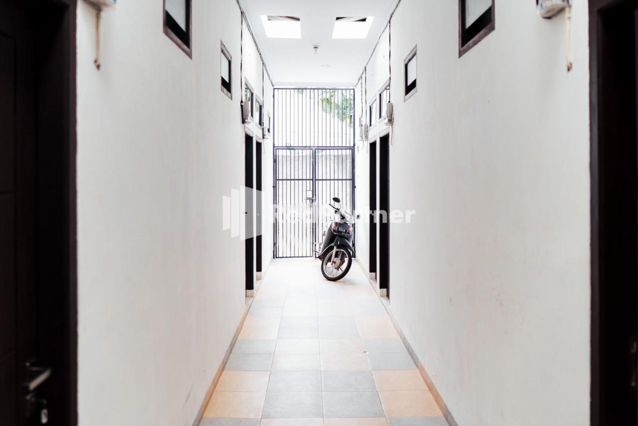 Aksara Homestay Syariah Mitra Reddoorz Bandar Lampung Exterior photo